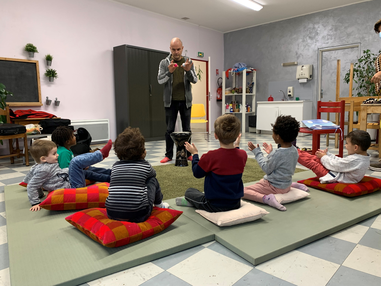 IDEF 2_27-10-21 Atelier avec le musicien David Bruley et des enfants